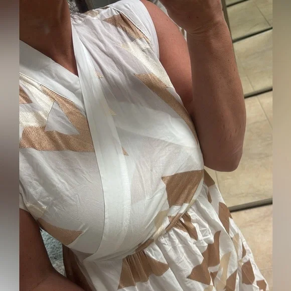 Coocu aether Elegant White and gold Dress - Picture 4 of 7